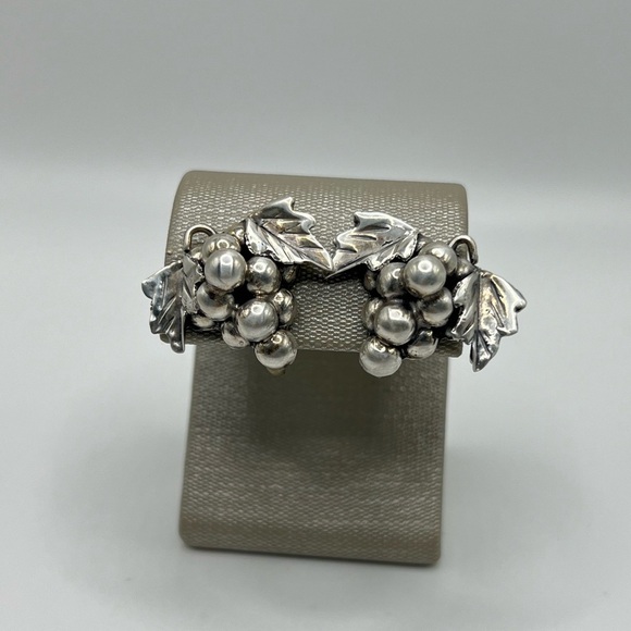 Vtg Mexico Taxco Sterling Silver Grape Cluster Screwback earrings - Picture 1 of 4